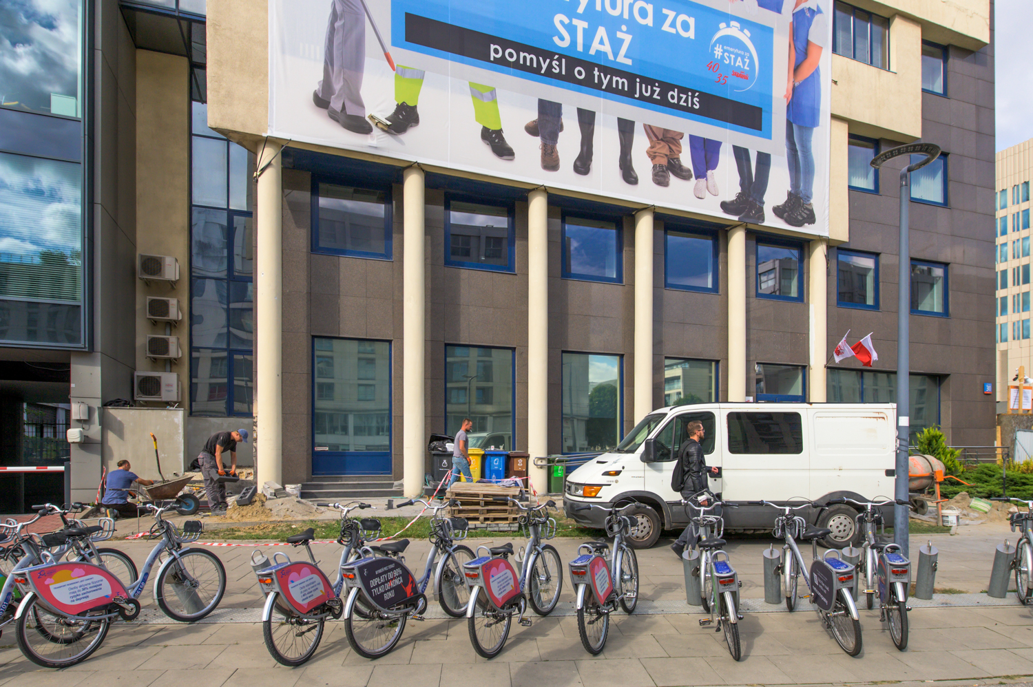 Zdjęcie architektury budynku Biurowiec firmy Pol-Mot